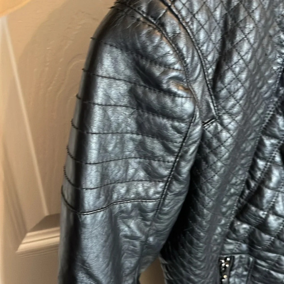 ❤️Therapy quilted faux leather jacket women’s S black cropped moto - Picture 10 of 13